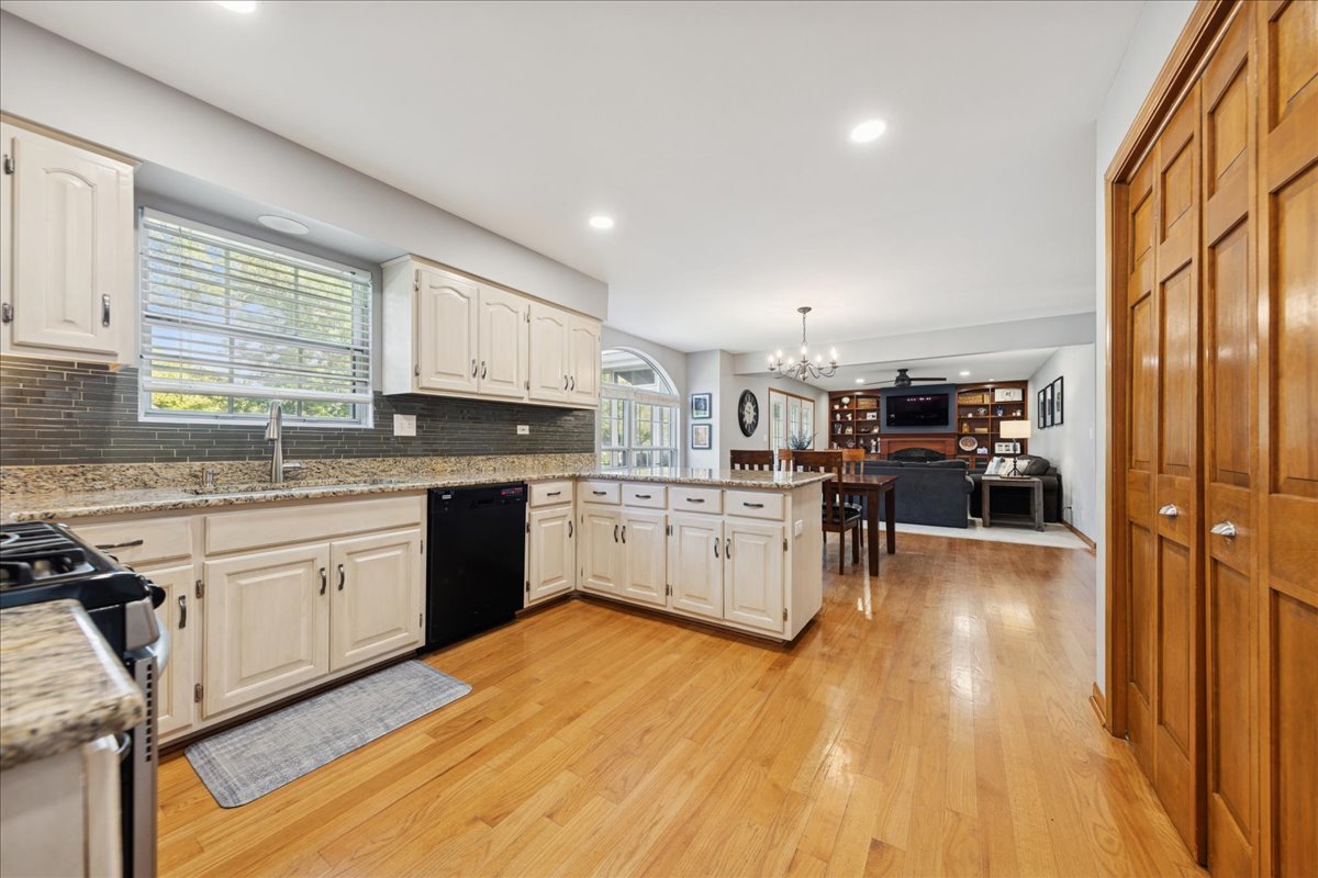 1306 Clark Street, North Aurora, IL 60542