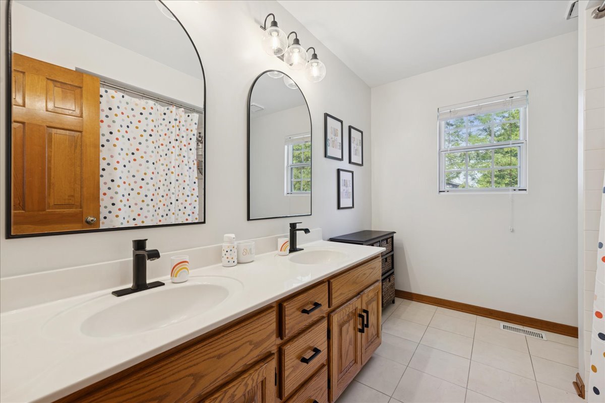 1306 Clark Street, North Aurora, IL 60542