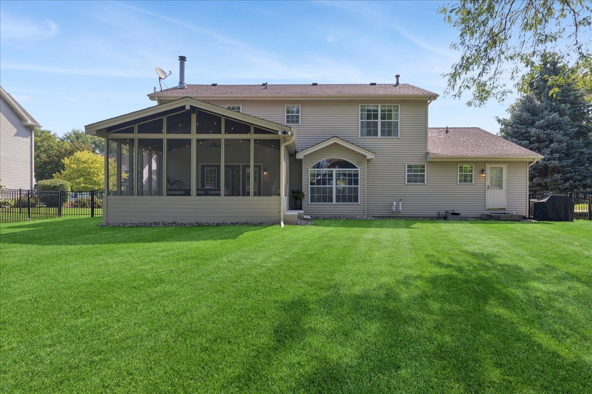 1306 Clark Street, North Aurora, IL 60542