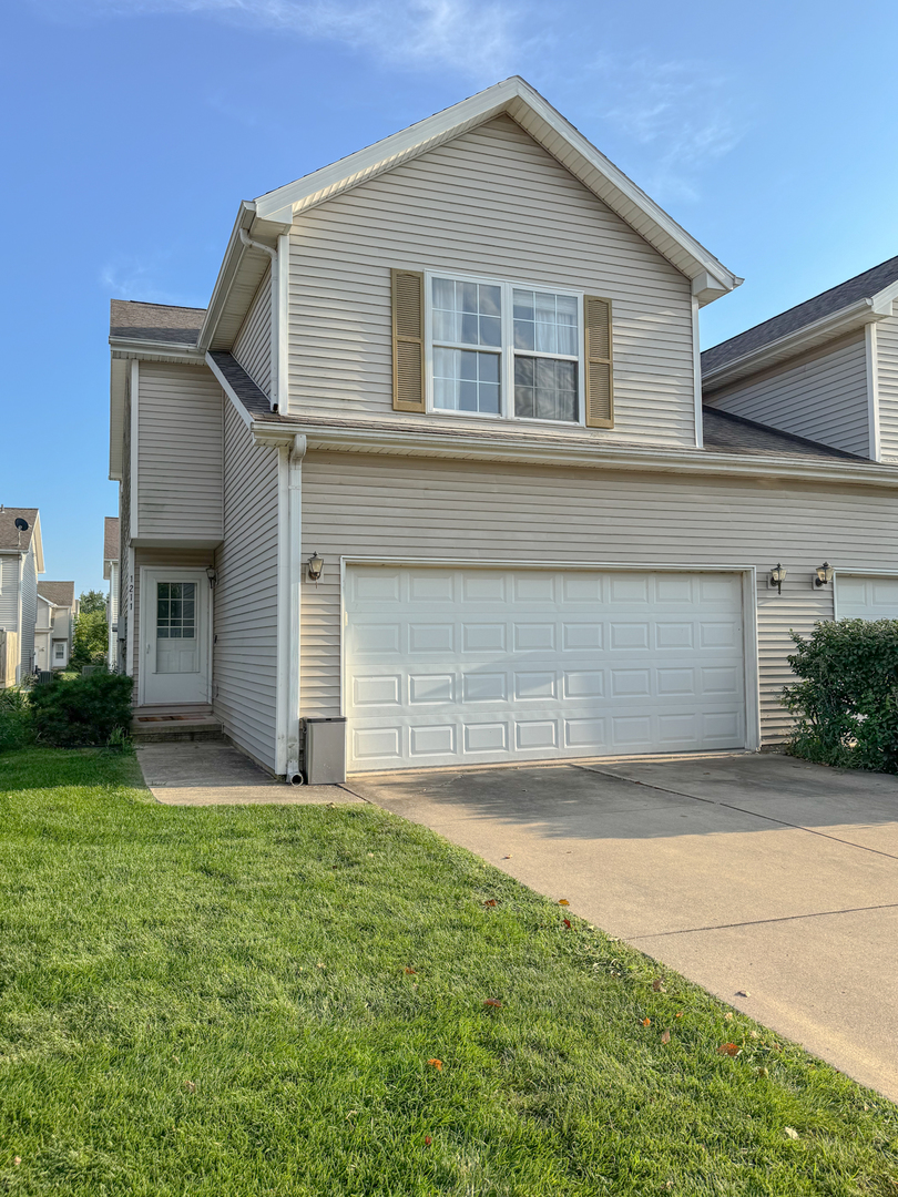 1211 Riviera Drive, Bloomington, IL 61701