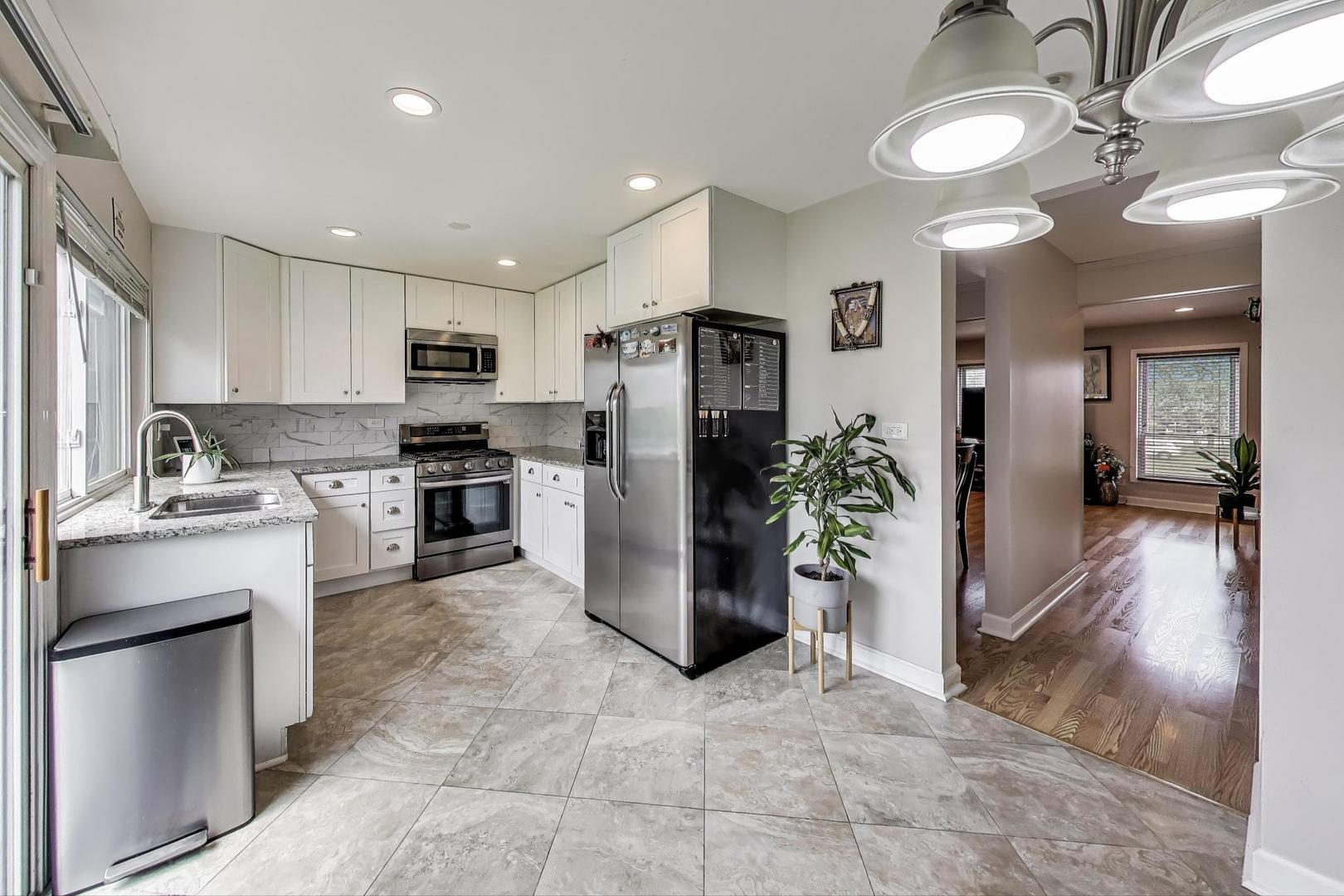 2067 Kettering Road, Hoffman Estates, IL 60169
