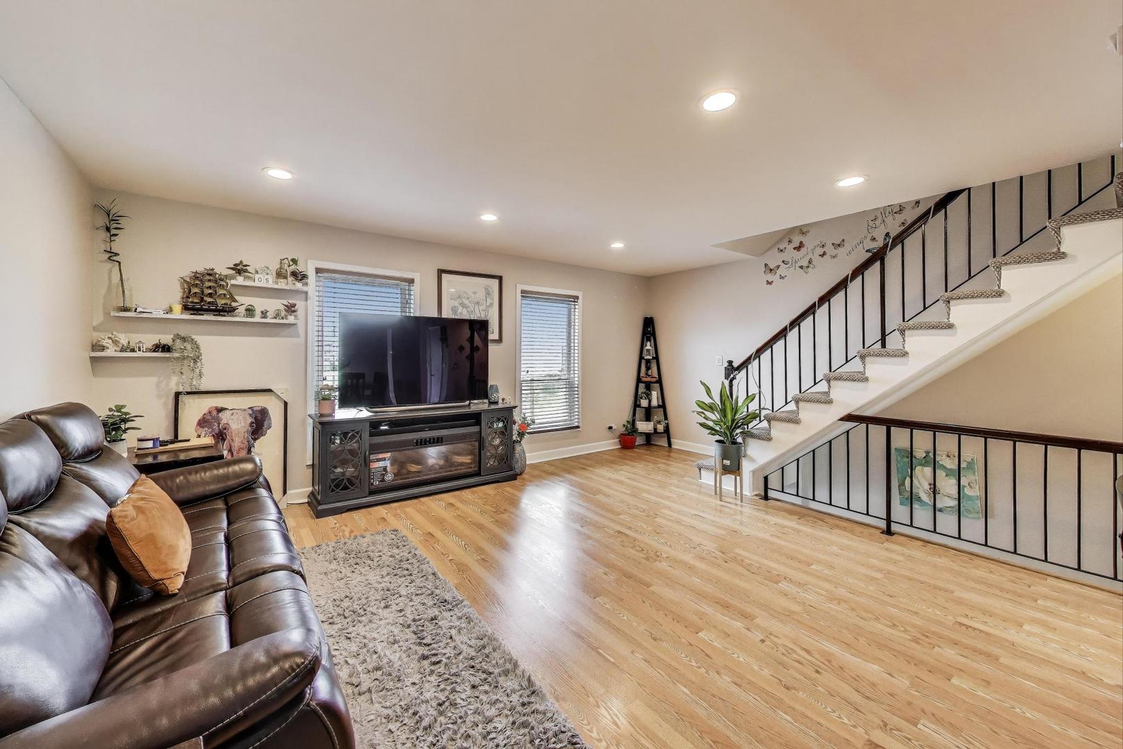 2067 Kettering Road, Hoffman Estates, IL 60169