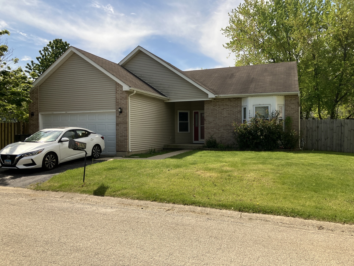 3809 PARKWAY Lane, Zion, IL 60099