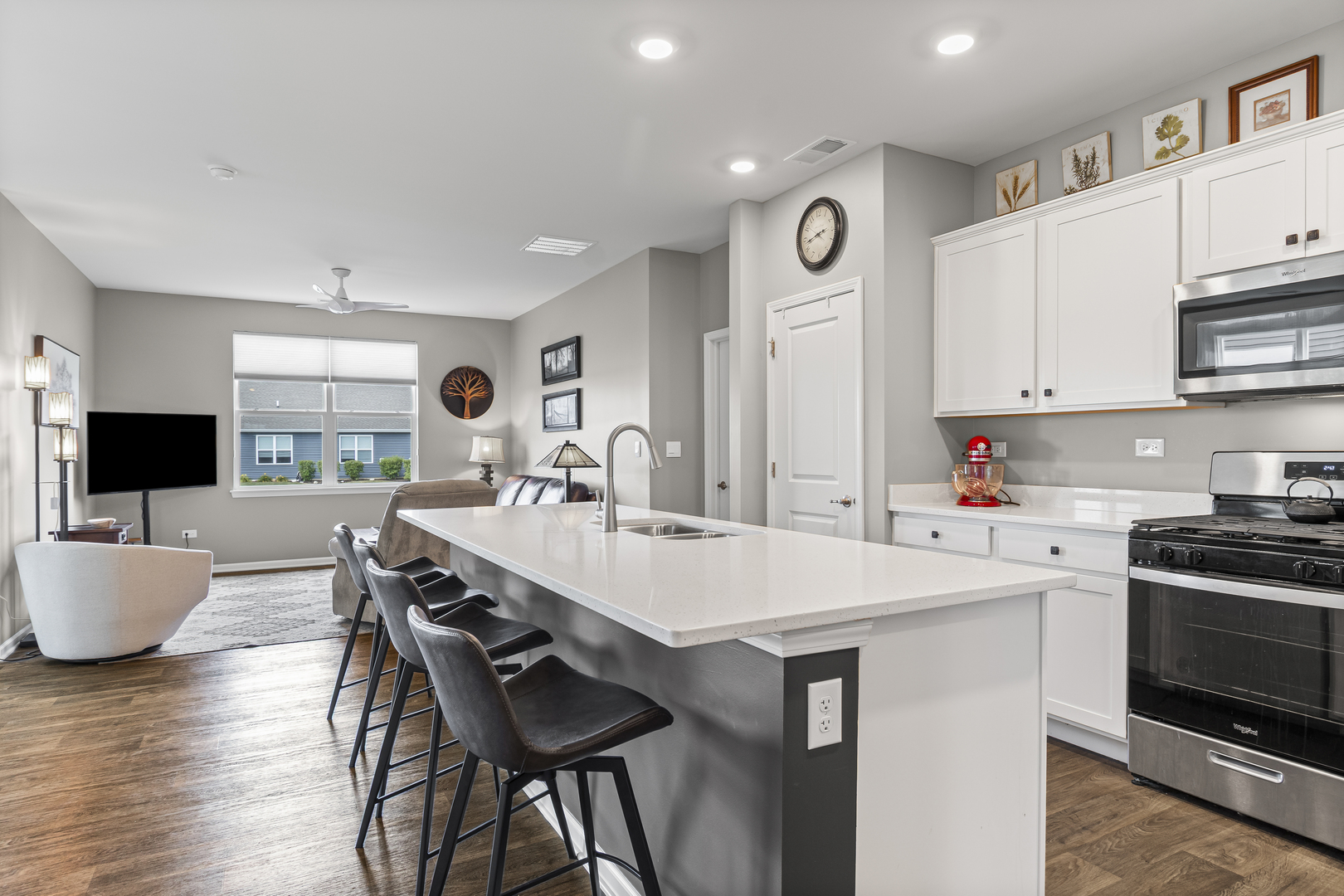 321 Ridley Street, North Aurora, IL 60542