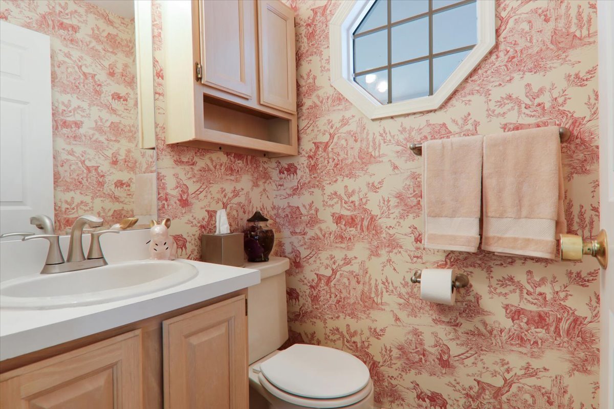 17 Sunset Road, Bloomington, IL 61701