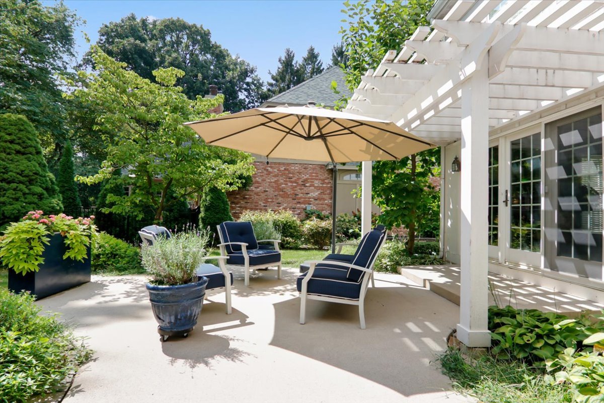 17 Sunset Road, Bloomington, IL 61701