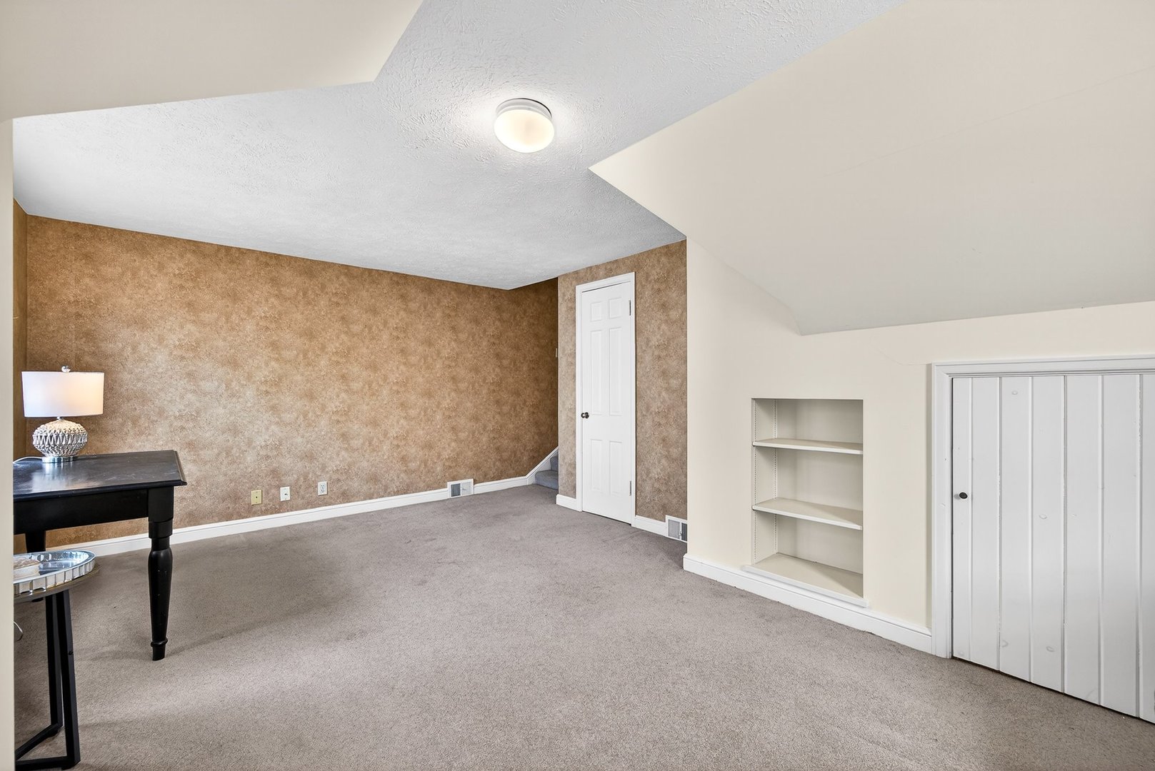 17 Sunset Road, Bloomington, IL 61701