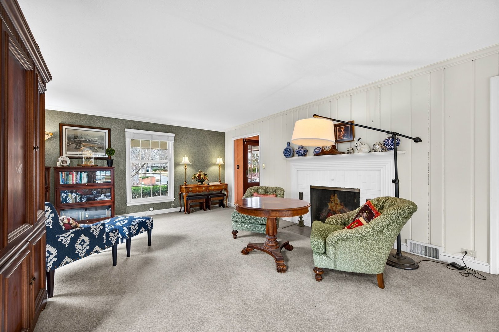 17 Sunset Road, Bloomington, IL 61701