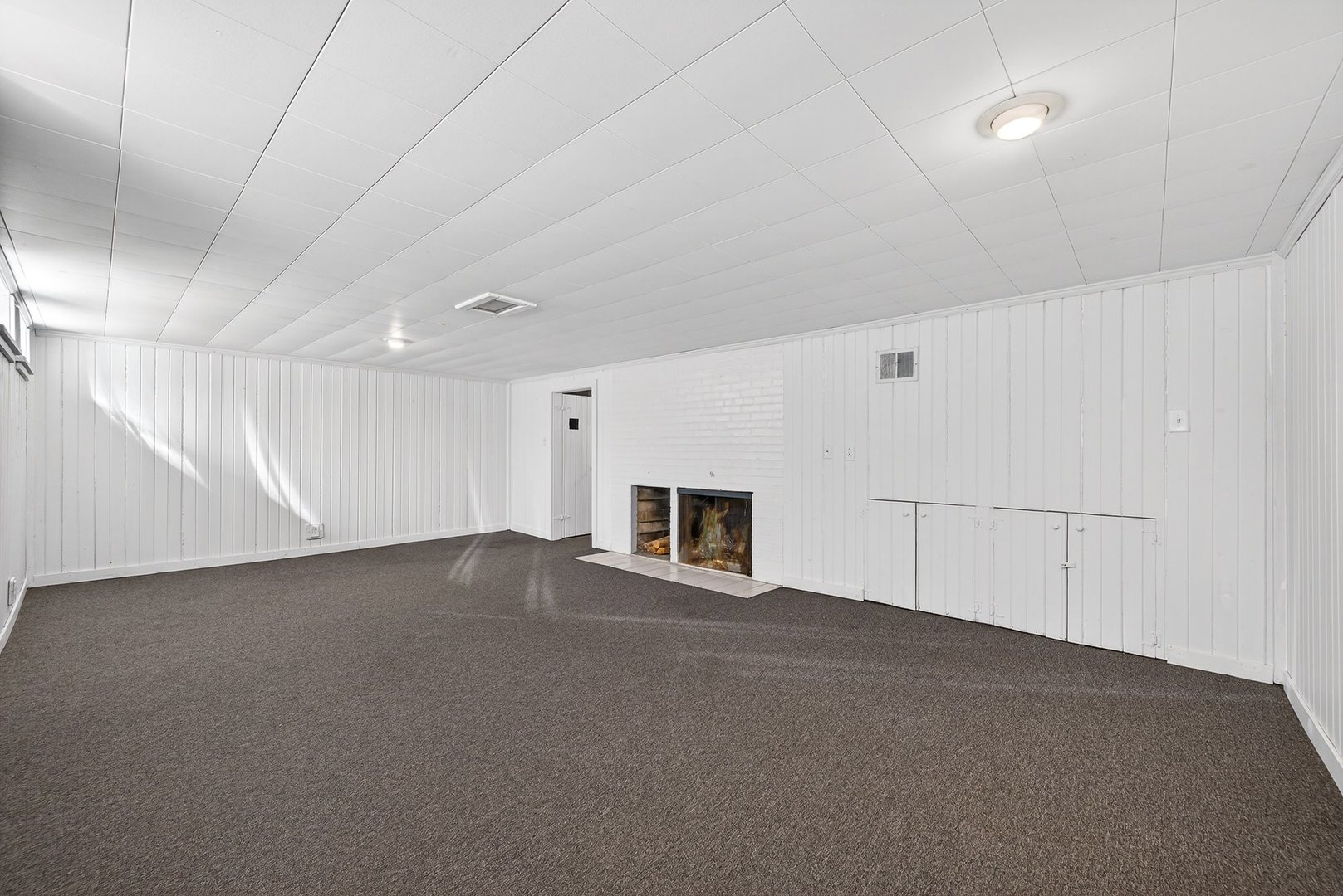 17 Sunset Road, Bloomington, IL 61701