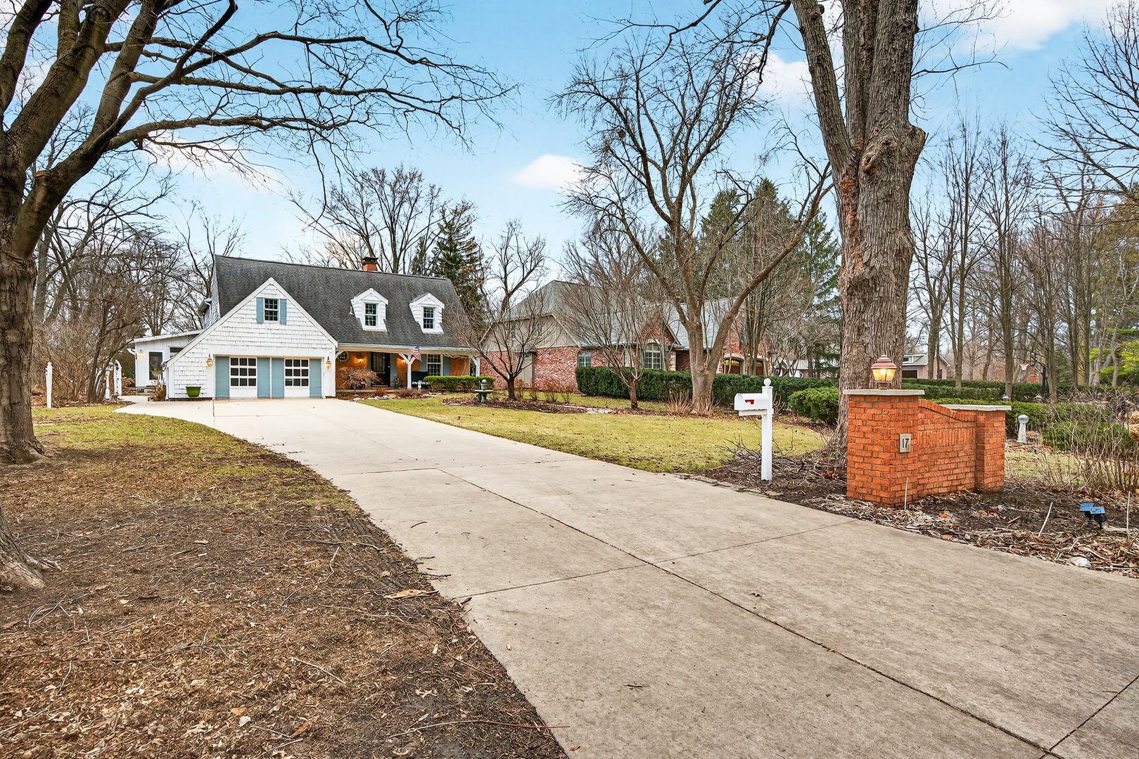 17 Sunset Road, Bloomington, IL 61701