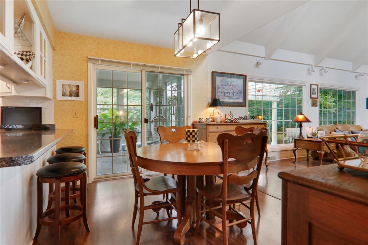 17 Sunset Road, Bloomington, IL 61701