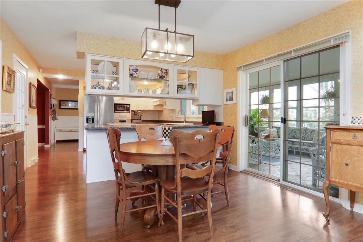 17 Sunset Road, Bloomington, IL 61701