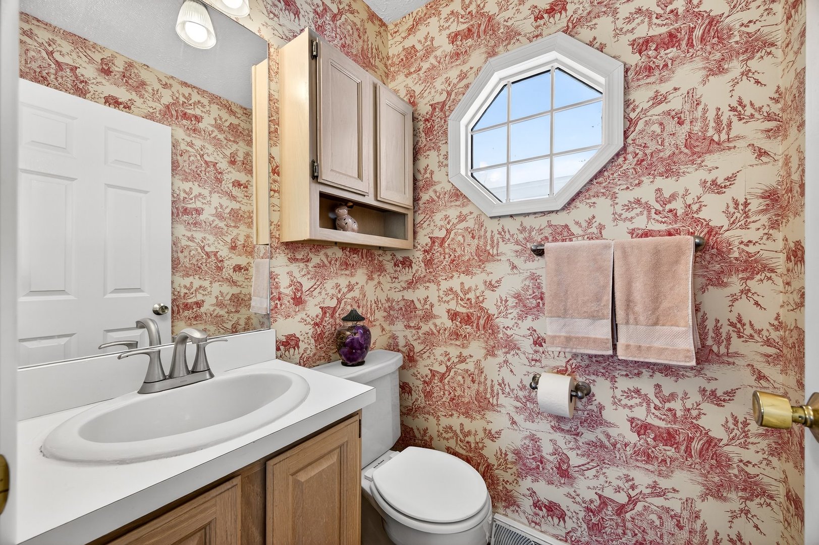 17 Sunset Road, Bloomington, IL 61701