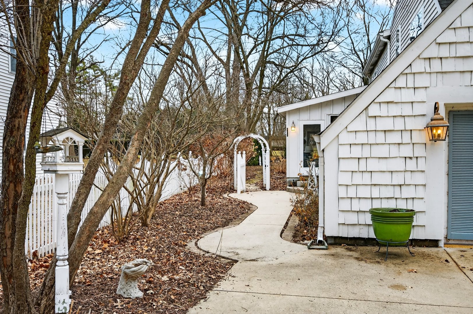 17 Sunset Road, Bloomington, IL 61701