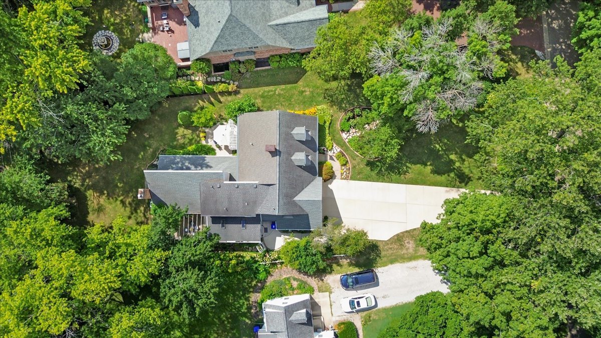 17 Sunset Road, Bloomington, IL 61701