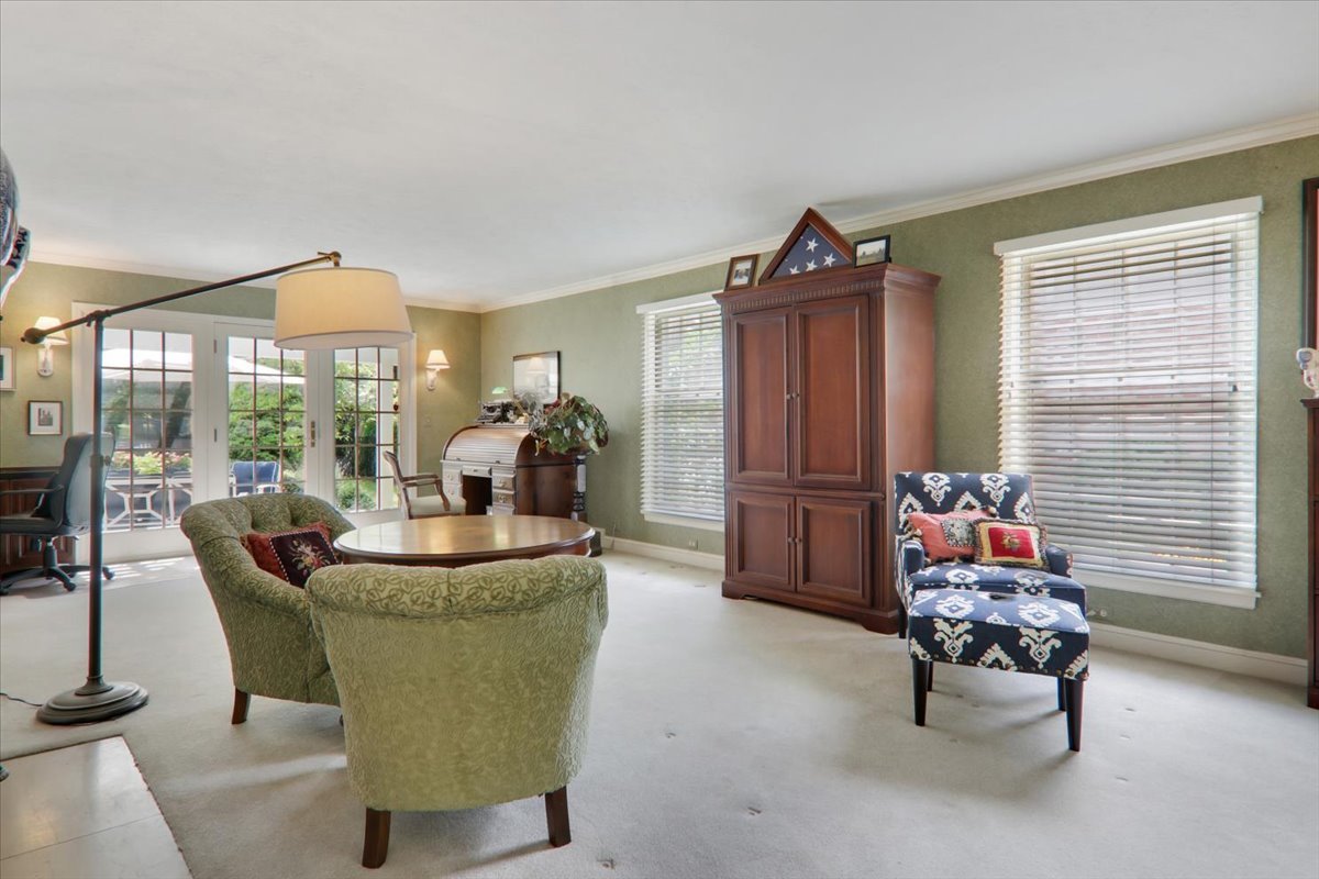 17 Sunset Road, Bloomington, IL 61701