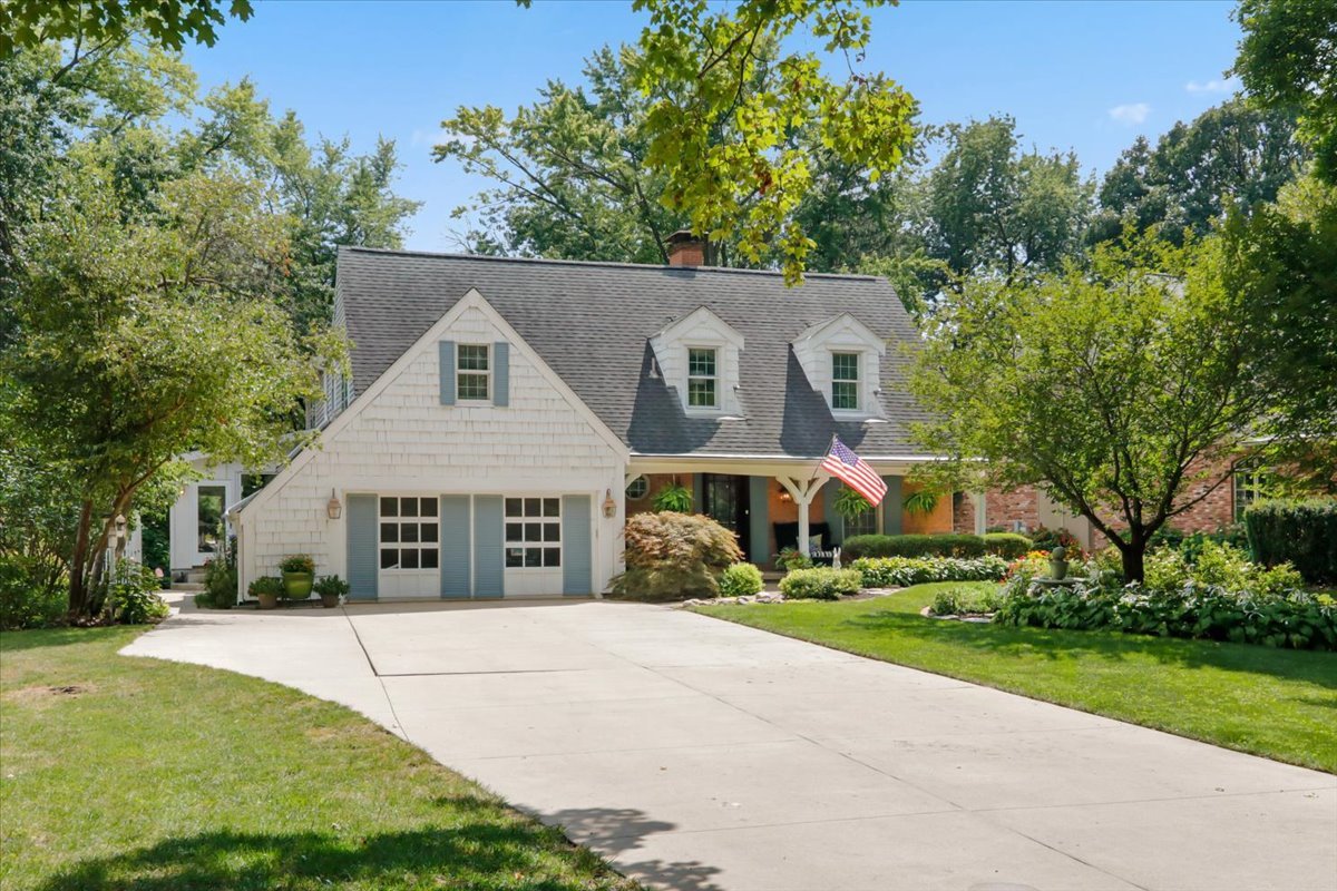 17 Sunset Road, Bloomington, IL 61701