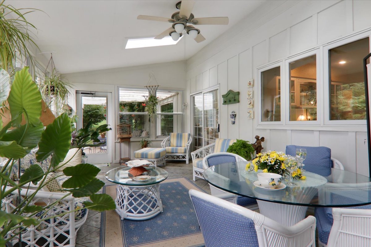 17 Sunset Road, Bloomington, IL 61701