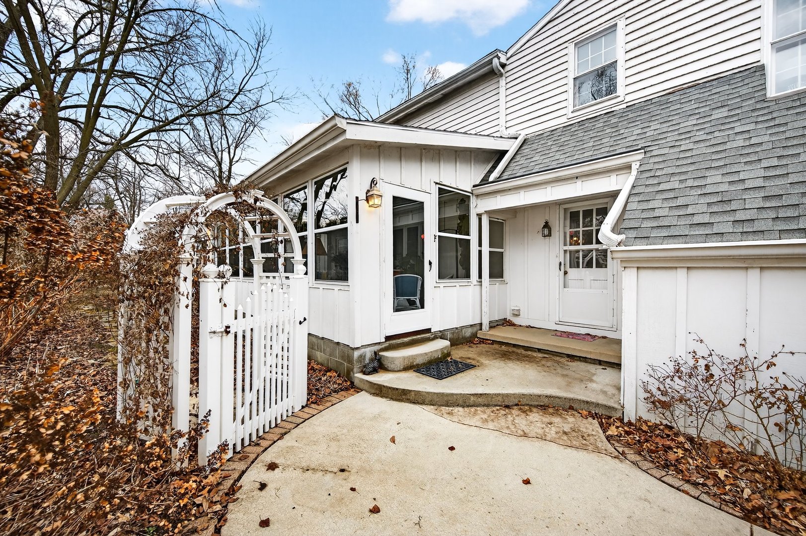 17 Sunset Road, Bloomington, IL 61701