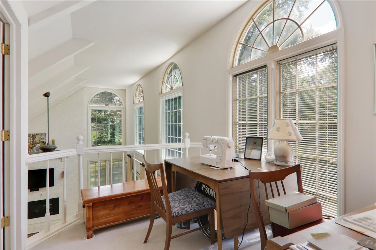 17 Sunset Road, Bloomington, IL 61701