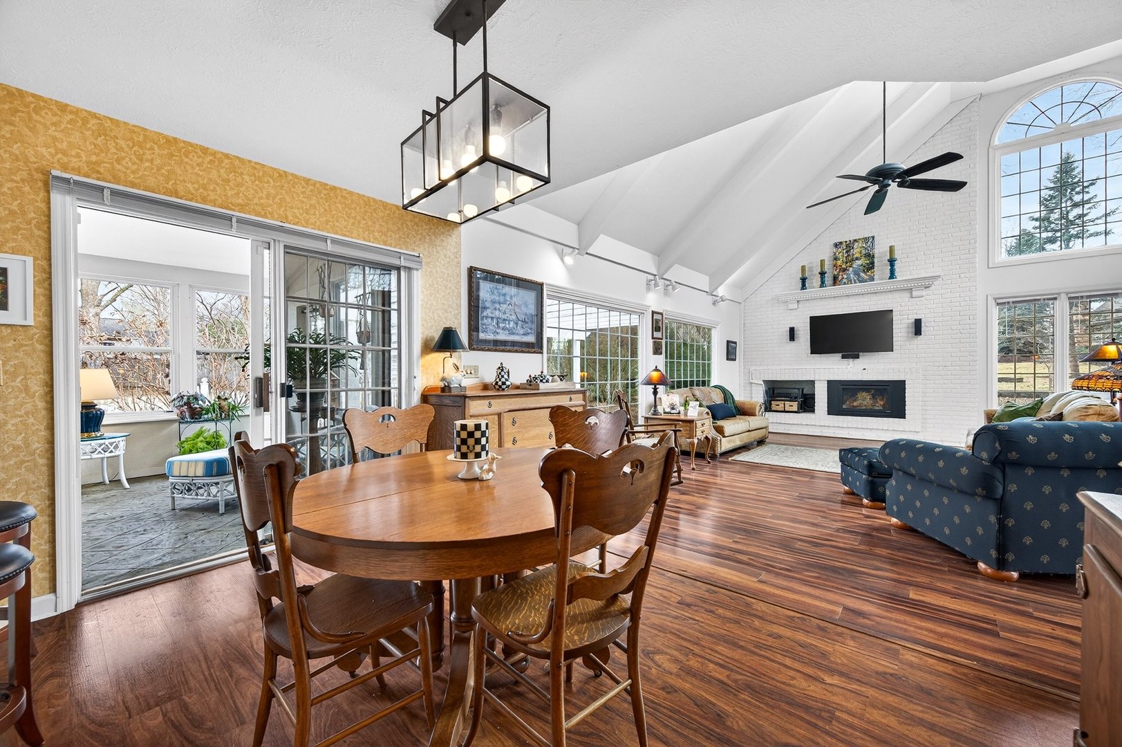 17 Sunset Road, Bloomington, IL 61701