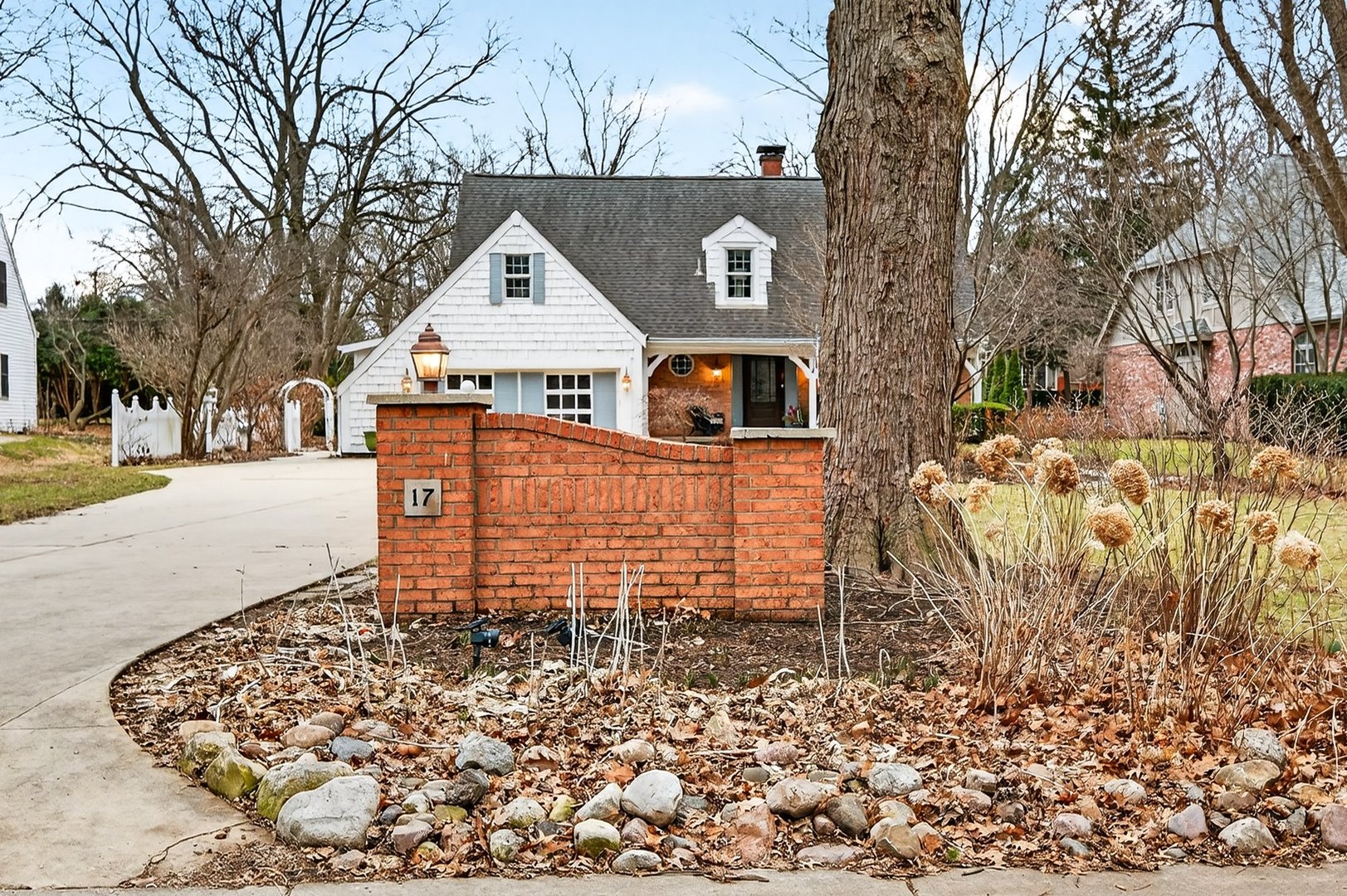 17 Sunset Road, Bloomington, IL 61701