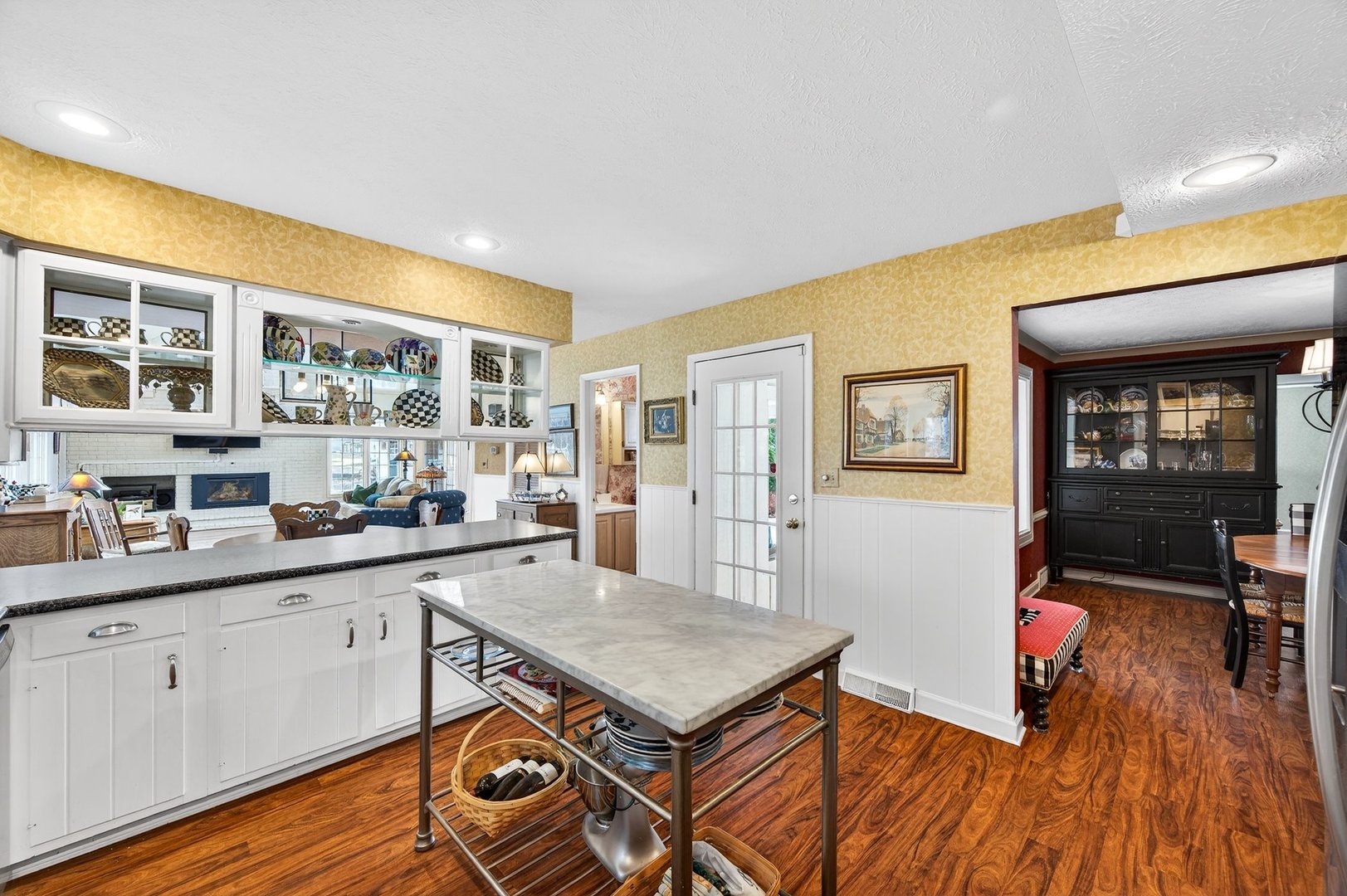 17 Sunset Road, Bloomington, IL 61701