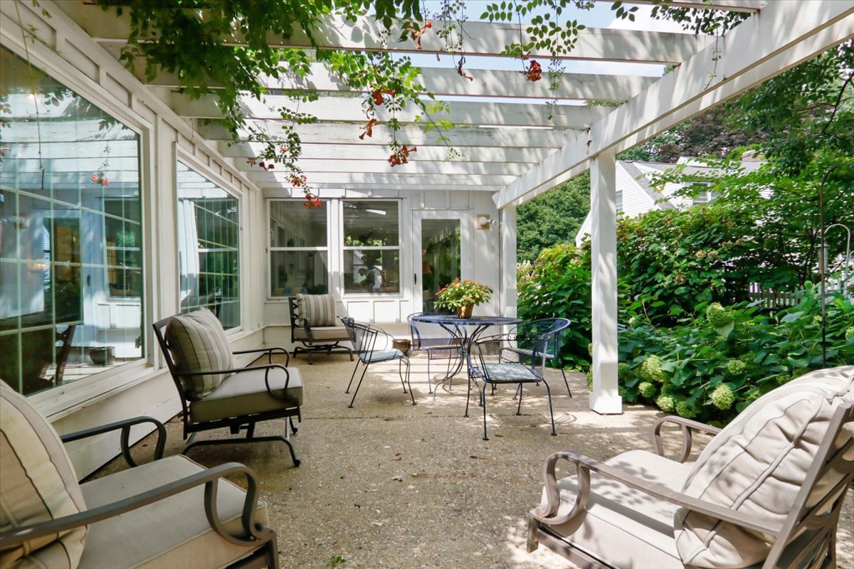 17 Sunset Road, Bloomington, IL 61701