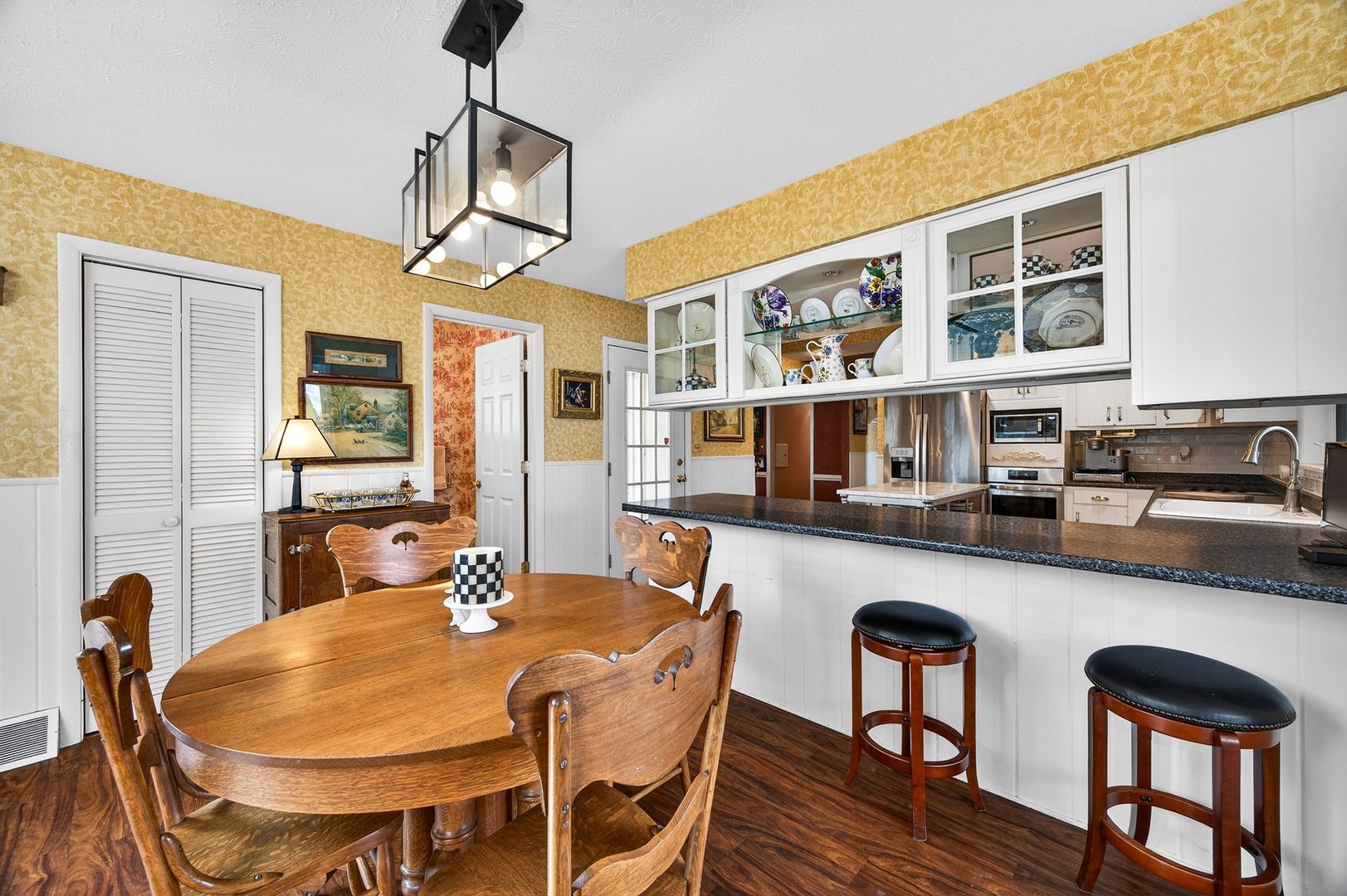 17 Sunset Road, Bloomington, IL 61701