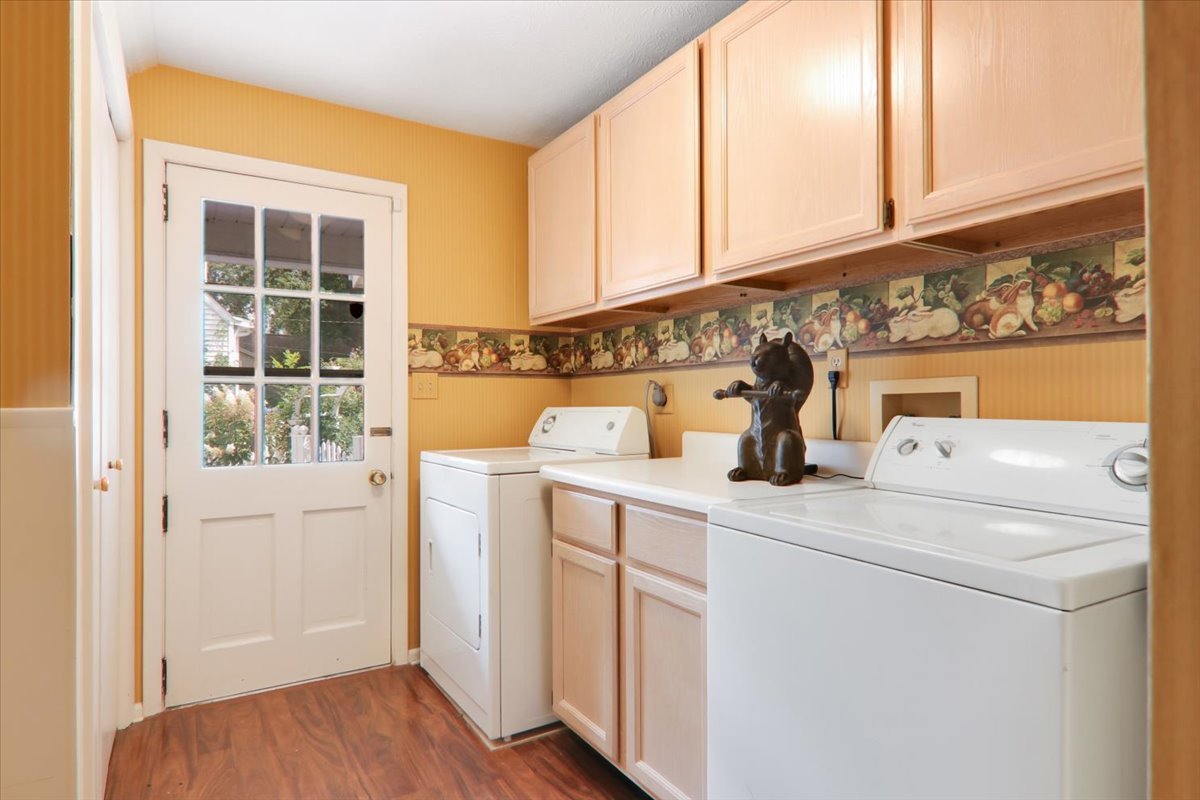 17 Sunset Road, Bloomington, IL 61701