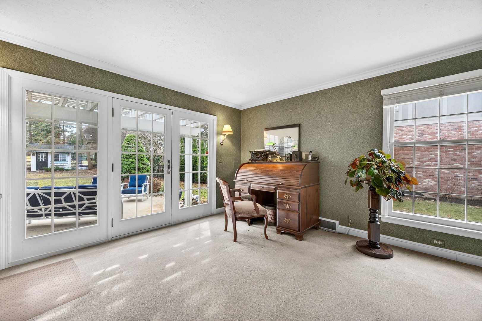 17 Sunset Road, Bloomington, IL 61701