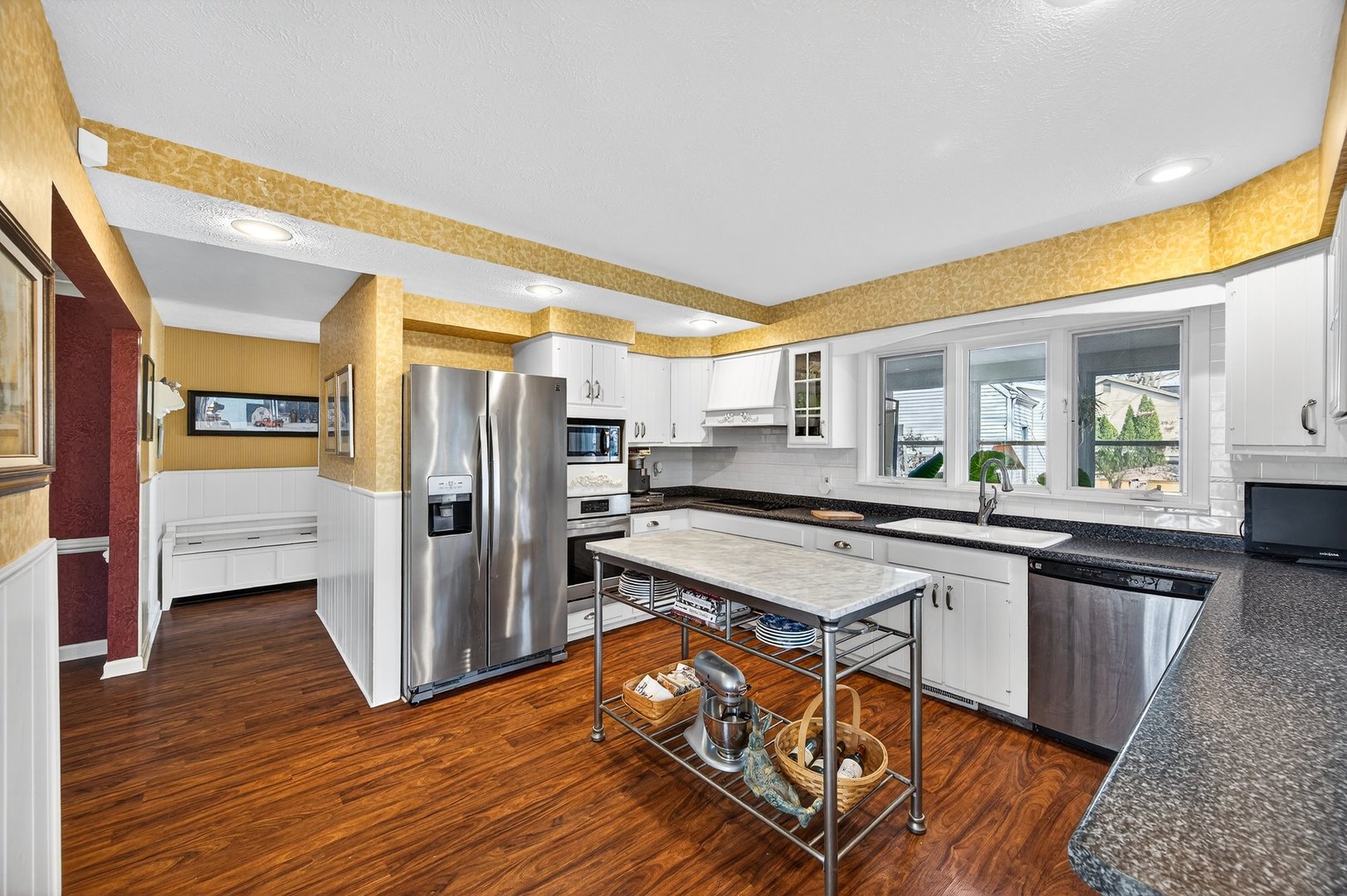 17 Sunset Road, Bloomington, IL 61701