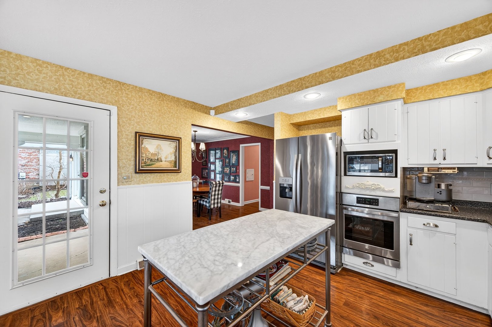 17 Sunset Road, Bloomington, IL 61701