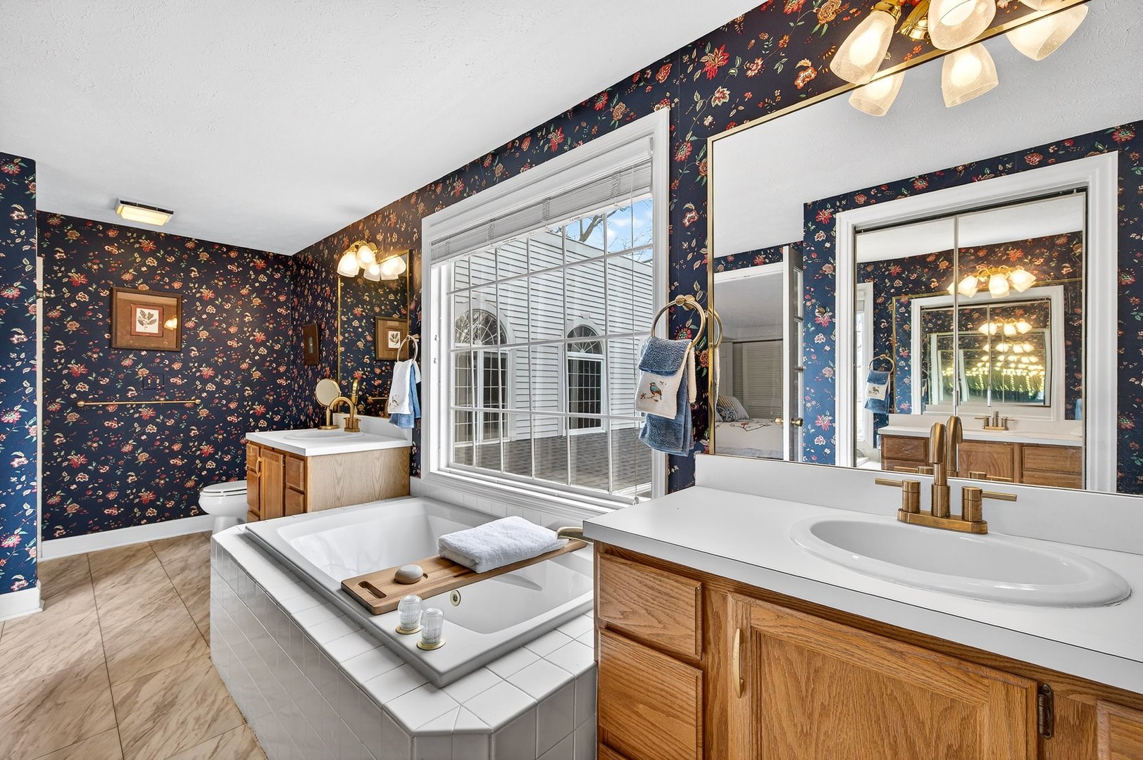 17 Sunset Road, Bloomington, IL 61701