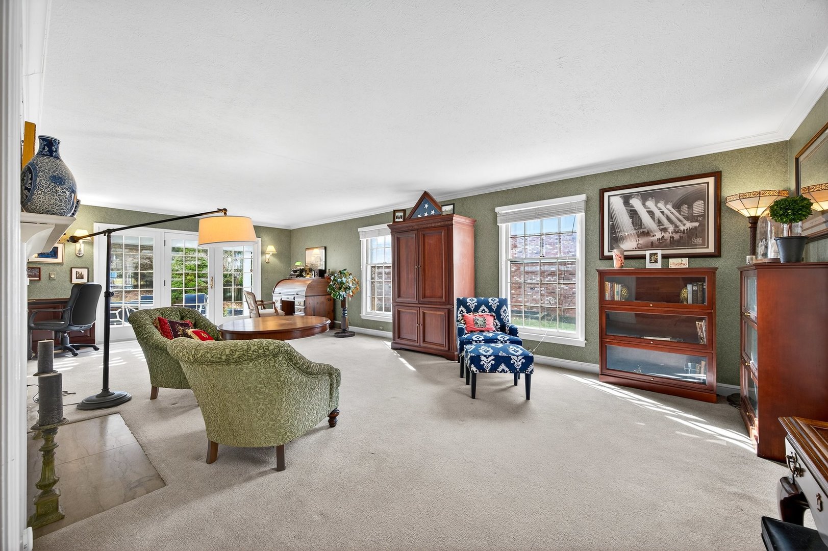 17 Sunset Road, Bloomington, IL 61701