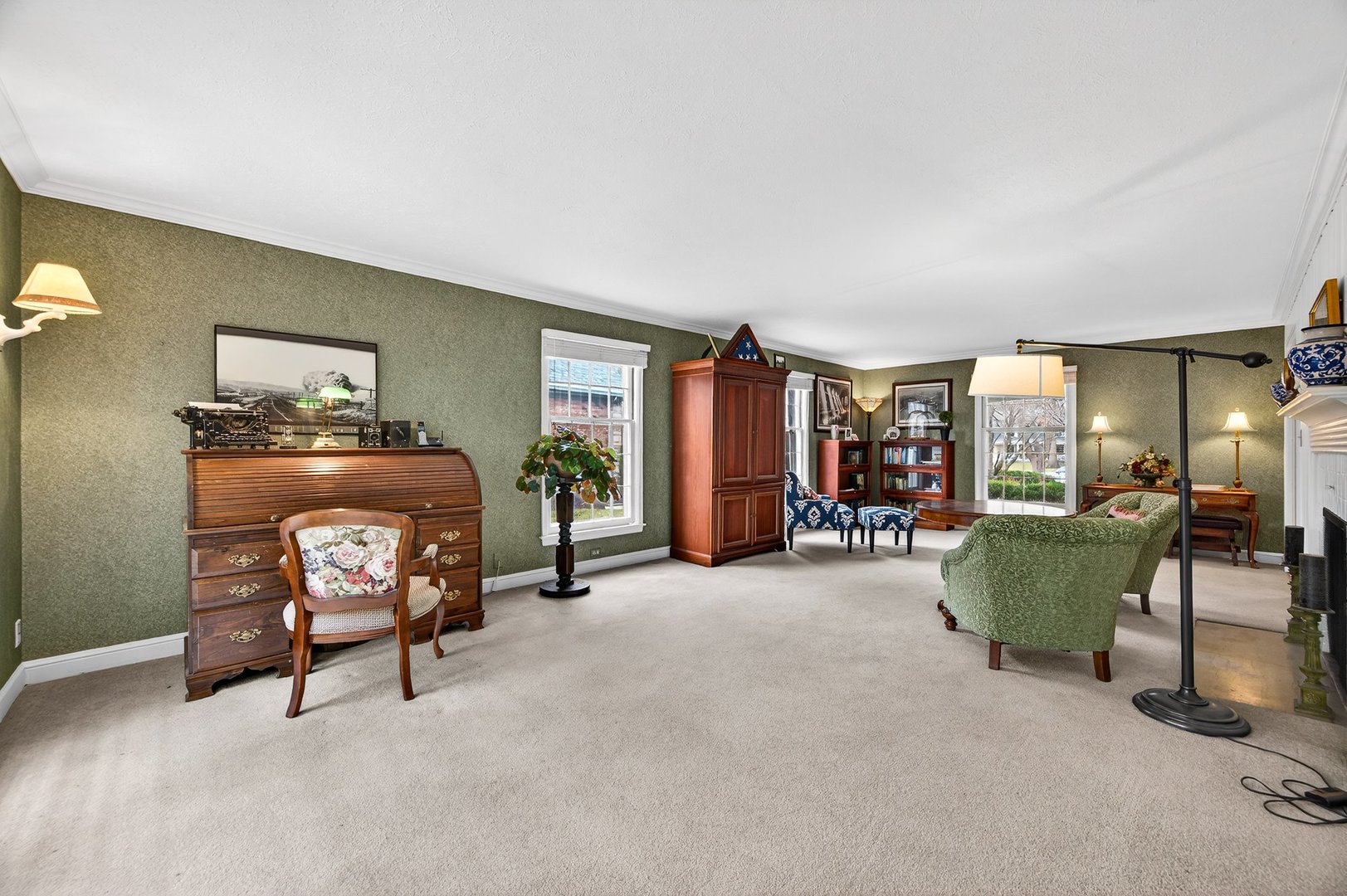 17 Sunset Road, Bloomington, IL 61701