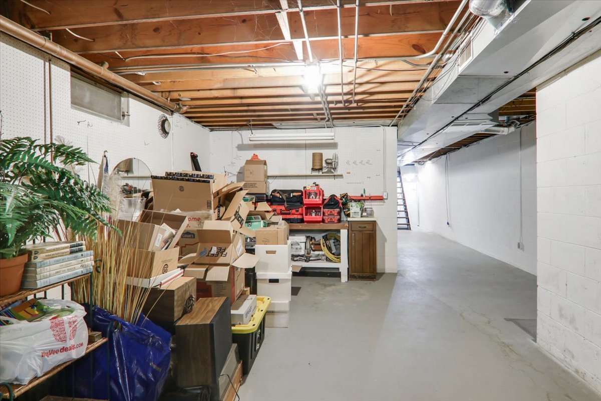 17 Sunset Road, Bloomington, IL 61701