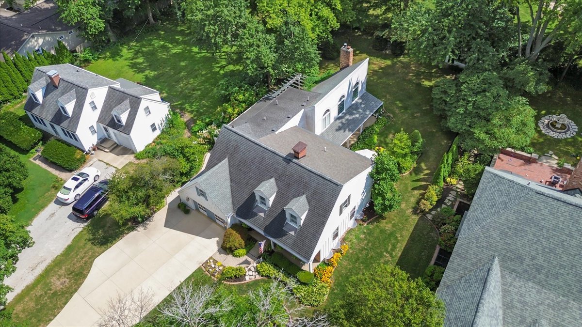 17 Sunset Road, Bloomington, IL 61701