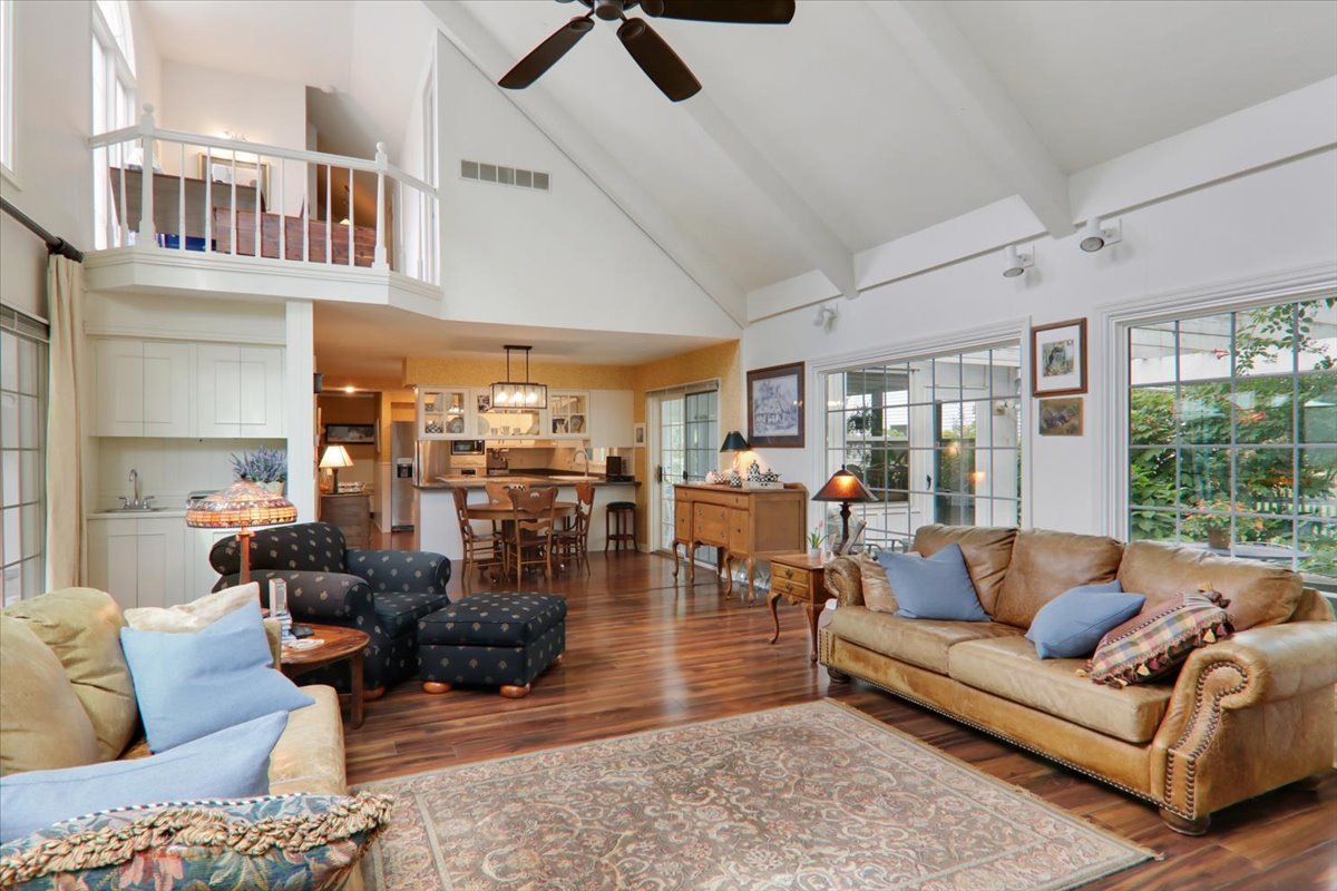 17 Sunset Road, Bloomington, IL 61701