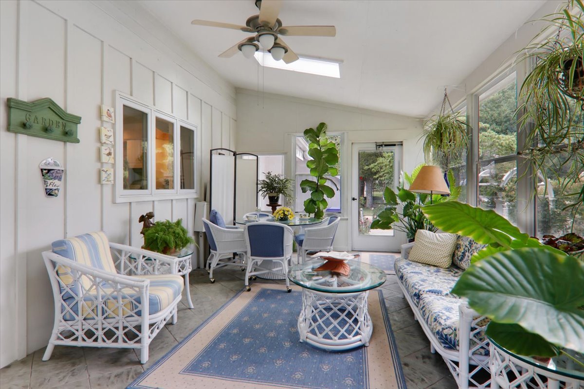 17 Sunset Road, Bloomington, IL 61701