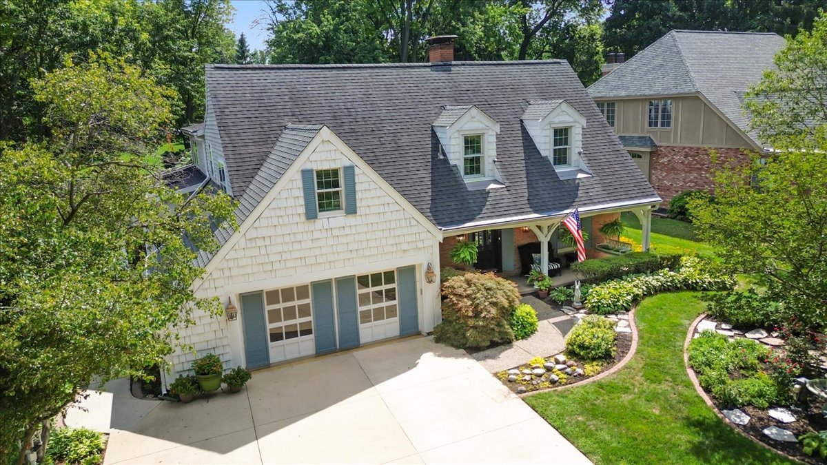 17 Sunset Road, Bloomington, IL 61701