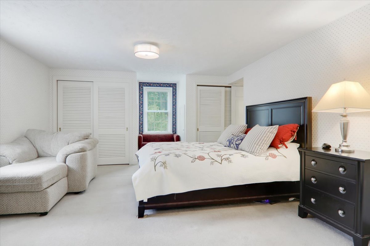 17 Sunset Road, Bloomington, IL 61701