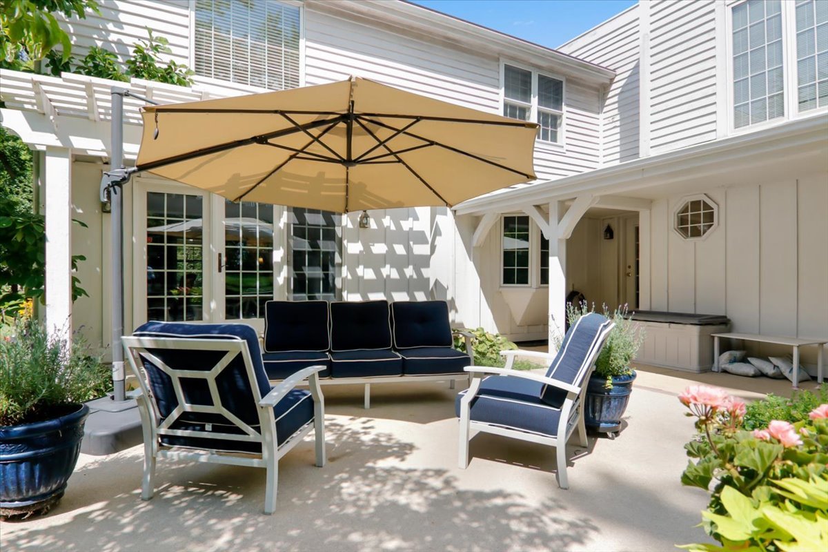 17 Sunset Road, Bloomington, IL 61701