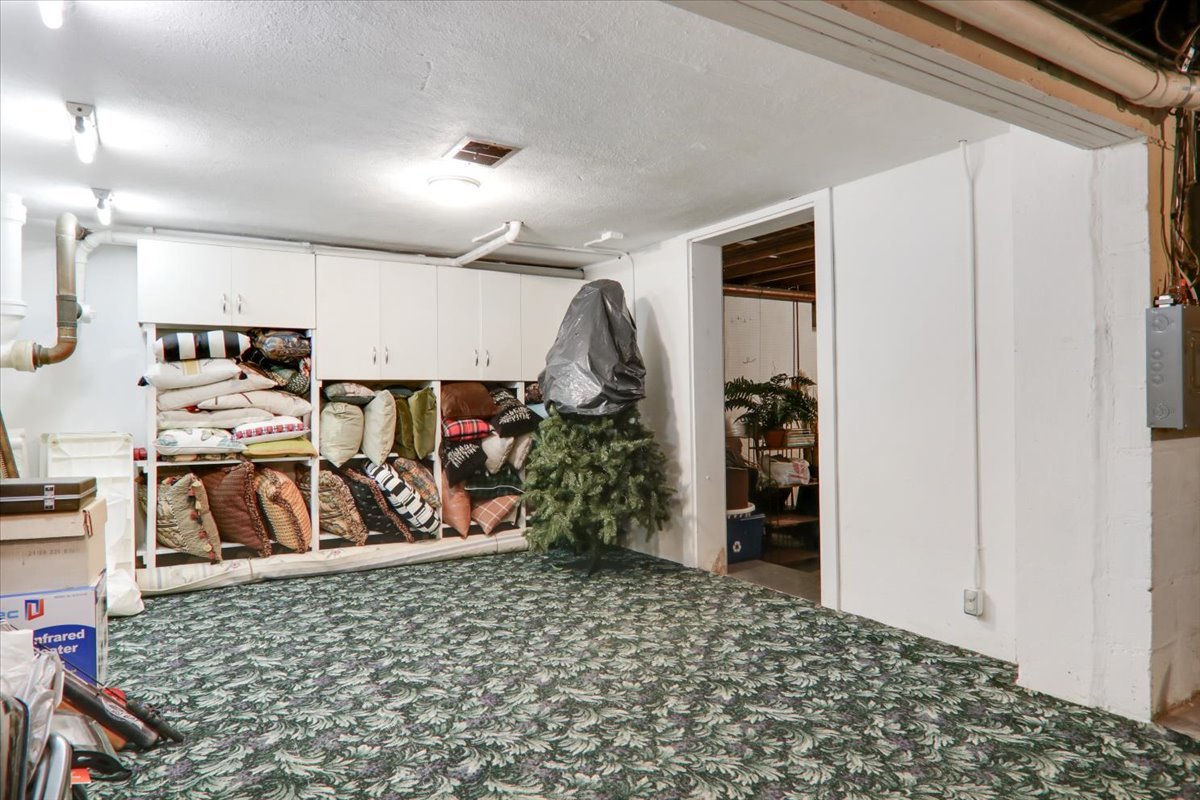 17 Sunset Road, Bloomington, IL 61701