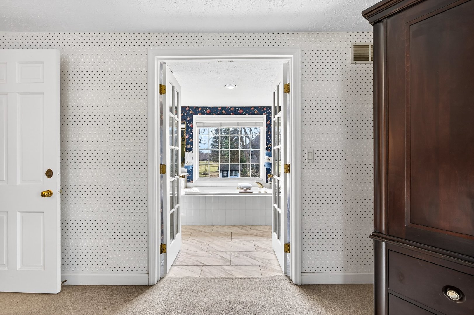 17 Sunset Road, Bloomington, IL 61701