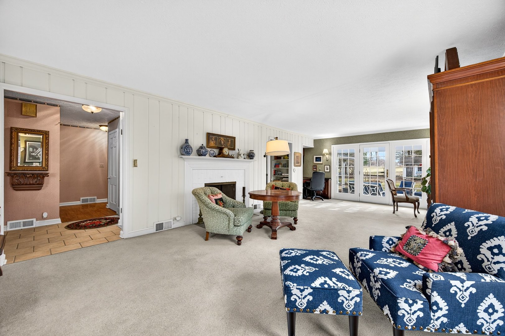 17 Sunset Road, Bloomington, IL 61701