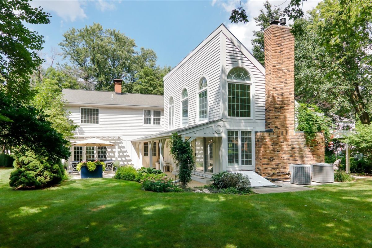 17 Sunset Road, Bloomington, IL 61701