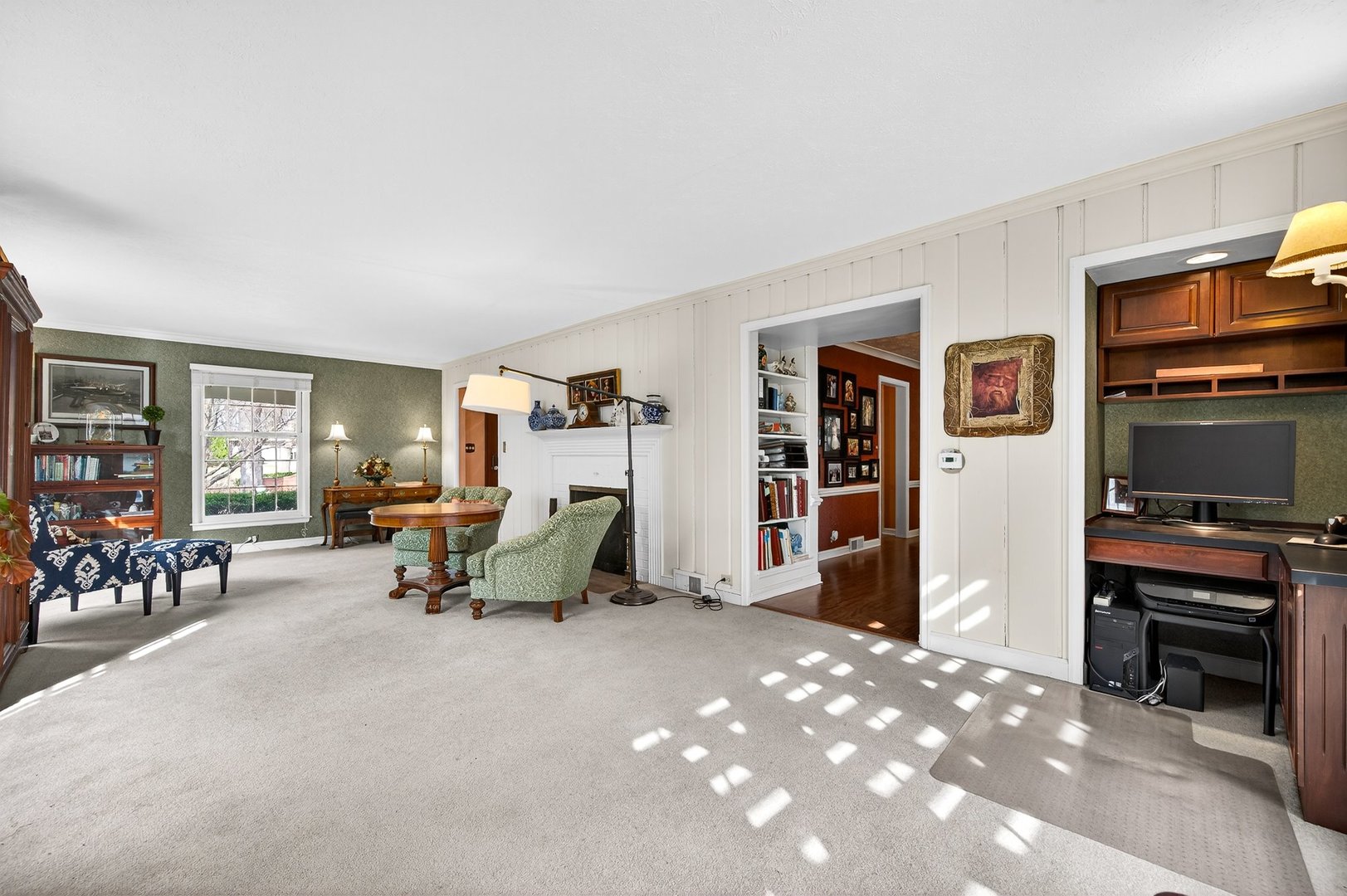 17 Sunset Road, Bloomington, IL 61701