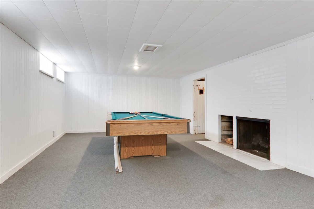 17 Sunset Road, Bloomington, IL 61701