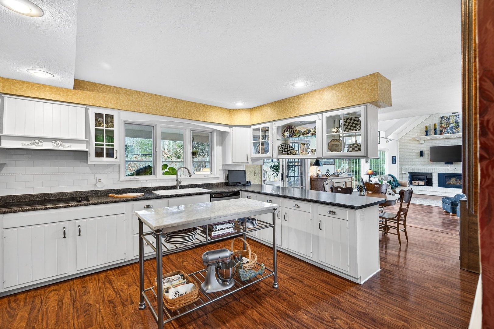 17 Sunset Road, Bloomington, IL 61701